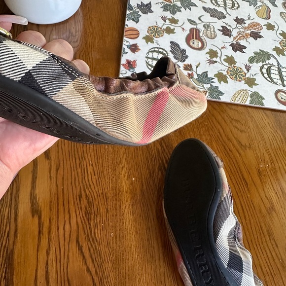 Burberry flats - Picture 4 of 11